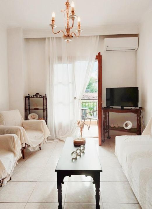 Intimate Olympus House *