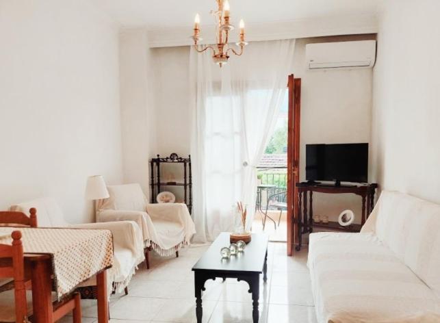 Intimate Olympus House Apartment