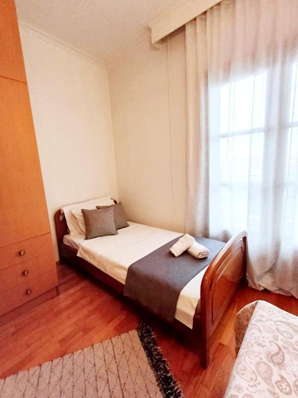 Intimate Olympus House Apartment